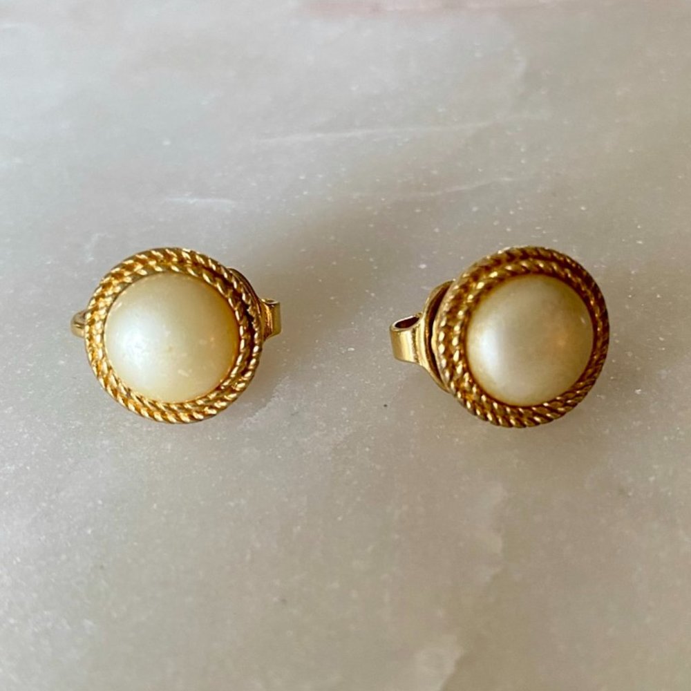 Trifari White and Gold Tone Circular Button Clip On Earrings